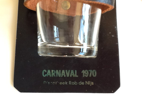 Lederen bierdrager uit het café/ discotheek van Rob de Nijs.