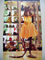 Danseresje nagekikkerd van het beroemde beeldje Petite danseuse de 14 ans van de Edgar Degas