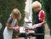 Hulp van 2 kleinkinderen