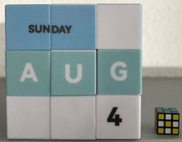 Kalender en mini Rubiks kubus