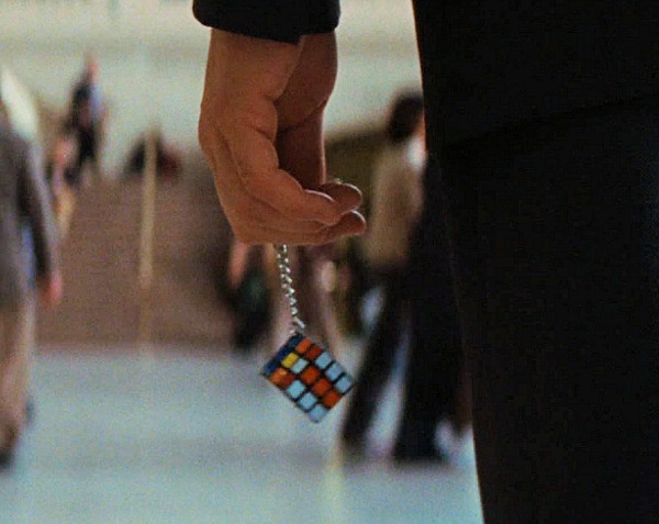 Rubiks kubus in een stationshak in de film Duplicity- 2009