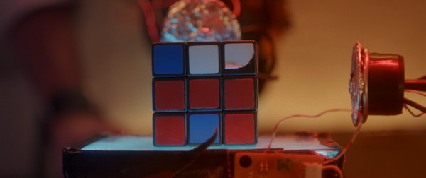 Rubiks kubus in film Anti Matter - 2016