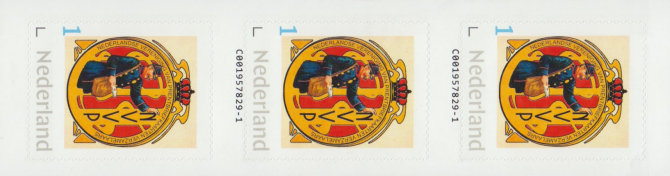 Een rol met zegel met aan het begin en aan het einde van de rol een extra ordernummer